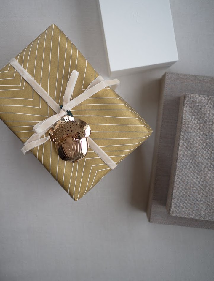 Environmentally friendly gift wrap