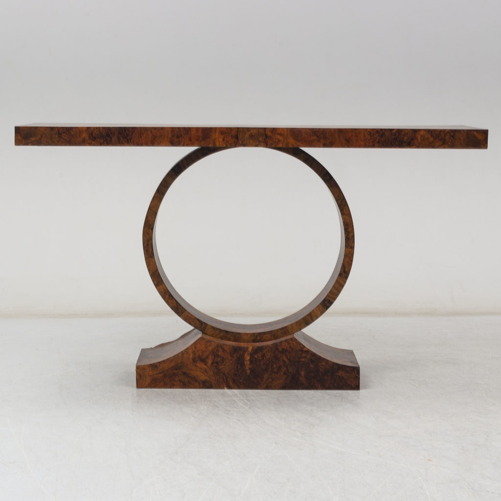 Sculpturalism is a interior trend that we are seeing everywhere. organic shapes turned in to beautiful and functional furniture. This weeks auction is a stunning consol table Art Deco style. Perfect to display your favorite items in the hallway, living room or bedroom.